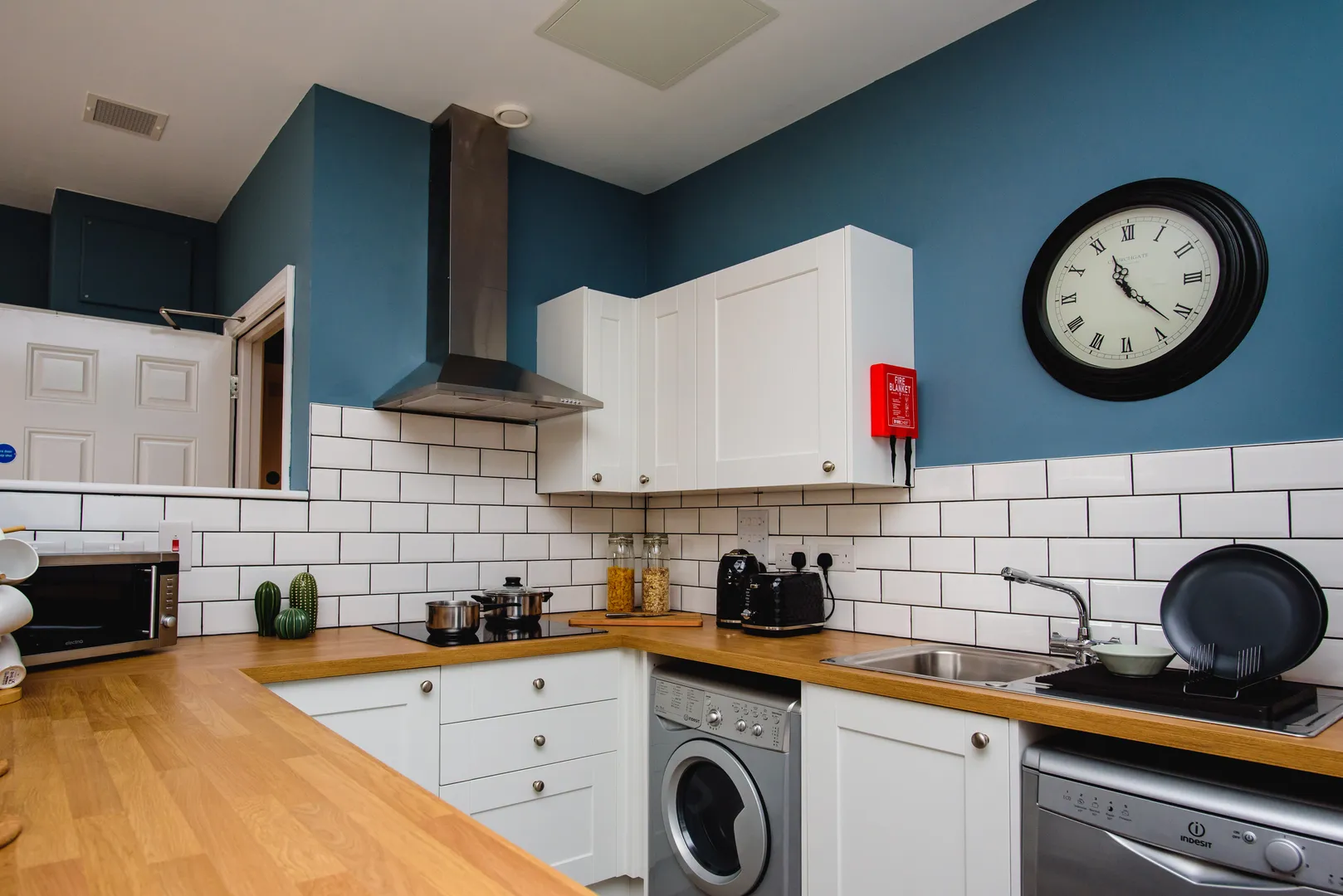 Flat C, 25 Lister Gate - Luxury 5 Bed City Centre Apartment - Image 16